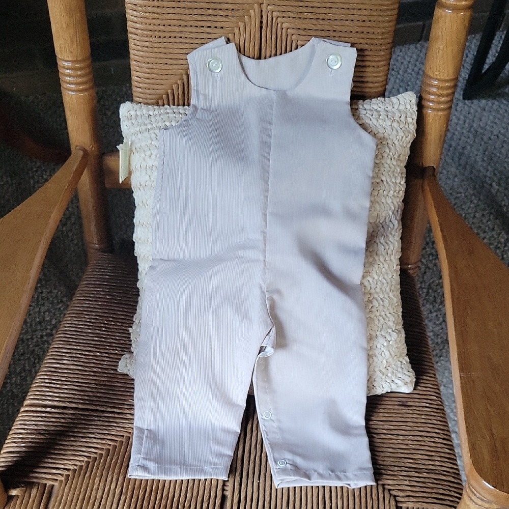 Vintage Weibolt's beige/white crawler, jumper, size 12 months